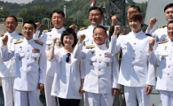 [포토] 박태환 '대한민국 해군 화이팅!'