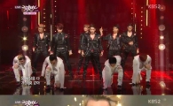 '뮤직뱅크' 신화, 팬들 환호에 더욱 뜨거워지는 무대