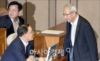 [포토]심각한 정홍원 총리와 현오석 부총리