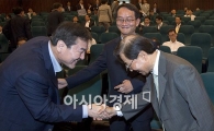 [포토]창조금융토론회에 참석한 신제윤 금융위원장