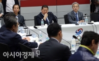[포토] 동계 스포츠의 목소리 듣는 유진룡 장관