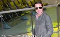 [포토]브래드 피트 '빵 아저씨 왔어요'