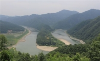 충북 옥천에 서고동저(西高東低) ‘한반도’가 있다
