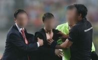 [포토] 필드 위의 무법자 '난입 관중'