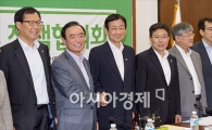 [포토]손잡은 정부와 야당