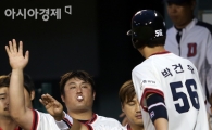 [포토] 최준석 '대주자 어서 와!'
