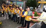 [포토] 장마 대비 수방용 모래마대 쌓기 