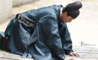 ‘구암 허준’ 김주혁, 땀에 흠뻑 젖어 있는 스틸사진 공개