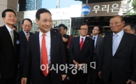 [포토]우리금융 떠나는 이팔성 전 우리금융회장 