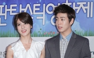 [포토]후지이 미나-이현우 '지금 손잡은거야?'