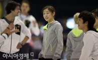 [포토] 아이스쇼 앞둔 김연아 '밝은 미소'