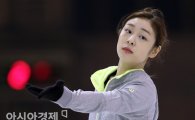 김연아, 오른 발등 부상…그랑프리 시리즈 불참
