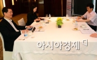 [포토]대담 중인 이민화 교수-데이비드 패리시