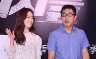 [포토]한지민-김제동, 다정하게 극장 나들이 '무슨 사이?'