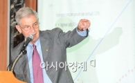 [포토]로버트 루카스, '미국의 끝없는 침체'