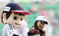 [포토] 팀웍이 '남상미 어깨에 올린 나쁜 손?'