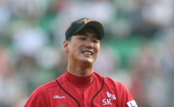 [포토] 미소짓는 김광현 '홈런인줄 알았네'