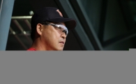 [포토] 경기 지켜보는 SK 이만수 감독