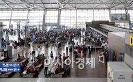 [포토]폭염 피해 해외로… 북적이는 인천국제공항