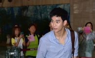 [포토]예의바른 김수현, 인사 하느라 바빠!