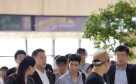 [포토]팬들에게 둘러싸인 김수현, 은밀하게 출국 실패!