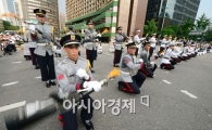 [포토]국방부 의장대의 현란한 군무 
