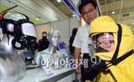 [포토]방독면 시연하는 시민들