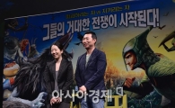 [포토]포즈 취하는 성지윤-이상준 블루스카이 한국인 애니메이터