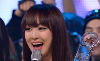 [포토]씨스타 다솜, 1위 트로피 들고 '방긋'