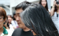 [포토]팬들에게 축하받으며 차에 오르는 이효리