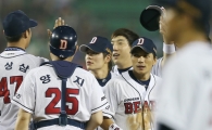 [포토] 만점활약 이종욱 '사이클링 히트는 없었지만 팀은 승리!'