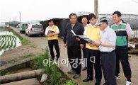 [포토]최영호 남구청장, 수해 피해농가 및 배수펌프장 현장 점검 