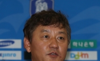 [포토] 질문에 답하는 이광종 감독