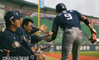 [포토] 홈인하는 김종호 '먼저 앞서나가자'