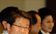 [포토]류길재 통일부 장관, 밝은 표정으로