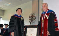 미 UIW, 강운태 광주시장 명예박사 학위 수여