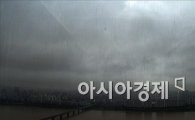 [포토]시꺼먼 장마 구름에 먹힌 서울