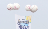 [포토] 프로야구 축제의 불청객 소나기