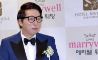 [포토]정범균 "여기 앉으면 되나요? 결혼이 처음이라" 폭소~