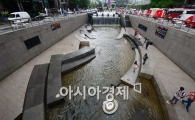 [포토]청계천 바닥이 보일랑말랑 