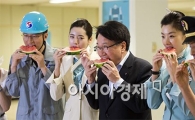 [포토]대한항공, 수박 나눔 행사