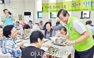 [포토]최영호 광주시 남구청장, 중복맞아 배식봉사 실시