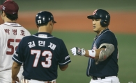 [포토] 홍성흔 '1타점 적시타!'