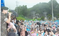 [포토]'전역' 윤학, "현역 근무 마치고 왔습니다"