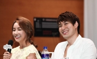 [포토]정유미-정겨운 "드라마에서 스킨십 많이했어요"