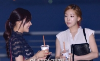 [포토]티파니 '태연아 내 것도 마실래?'