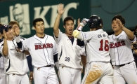[포토] 투런포 이원석 '명승부에 쐐기를!'