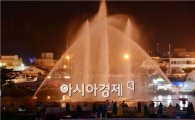 [포토]장흥 탐진강변을  수놓은  시원한 분수