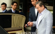 [포토]차에 오르는 이건희 삼성전자회장 