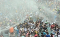 [포토]폭염에 장흥 물축제 지상최대 물싸움 인산인해 